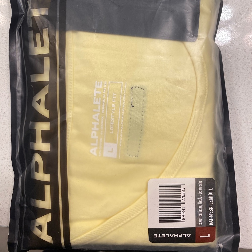 Alphalete men’s scoop neck t shirt